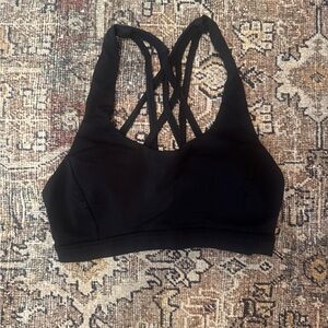 Lululemon free to be serene sports bra black size 4 (have 6 total)